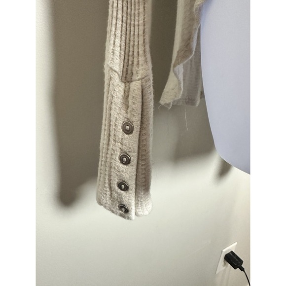 Chaser Revolve Waffle Knit Thermal Scoop Neck Top with Snap Cuffs Oatmeal Size M - Picture 5 of 7